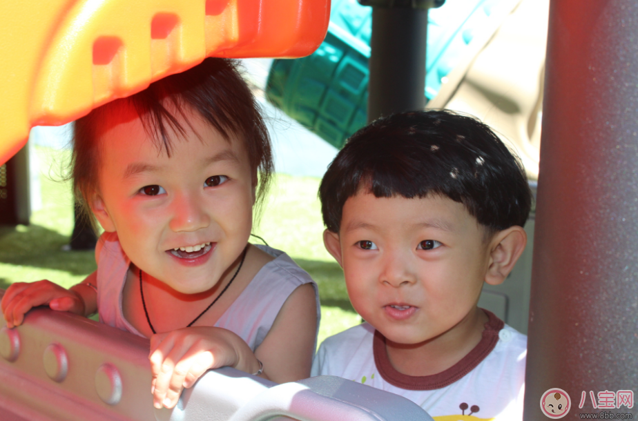 孩子在幼兒園被欺負(fù)處理不當(dāng)被拘 孩子被欺負(fù)怎么辦