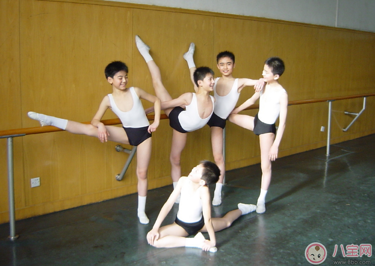 男孩子沉迷游戲有辦法 學(xué)習(xí)一門特長(zhǎng)魅力高