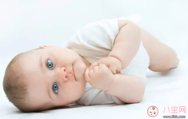 賈靜雯女兒Bo妞三個(gè)多月會(huì)翻身了 寶寶多大會(huì)翻身(4-7個(gè)月) 賈靜雯女兒Bo妞三個(gè)多月會(huì)翻身了 寶寶多大會(huì)翻身(4-7個(gè)月)