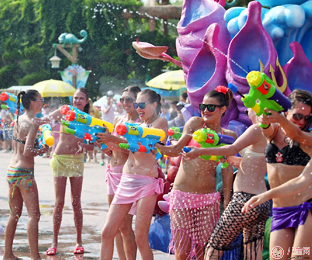 楊冪爸爸曬和小酒窩在沙灘玩耍 和寶寶在沙灘玩耍需要注意些什么 楊冪爸爸曬和小酒窩在沙灘玩耍 和寶寶在沙灘玩耍需要注意些什么