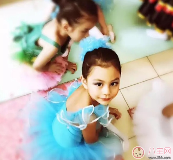 小七甜馨霓娜都在學舞蹈 寶寶多大學舞蹈好(學舞蹈的九大好處)