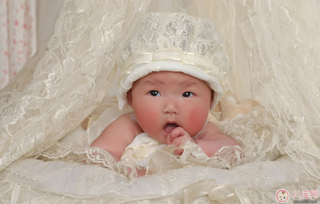 蚊子愛咬寶寶是因?yàn)閷殞毷荗型血? 別被謠言所騙 蚊子愛咬寶寶是因?yàn)閷殞毷荗型血? 別被謠言所騙