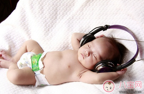 嬰兒睡覺(jué)一驚一驚的怎么回事 寶寶睡覺(jué)時(shí)抽搐什么原因
