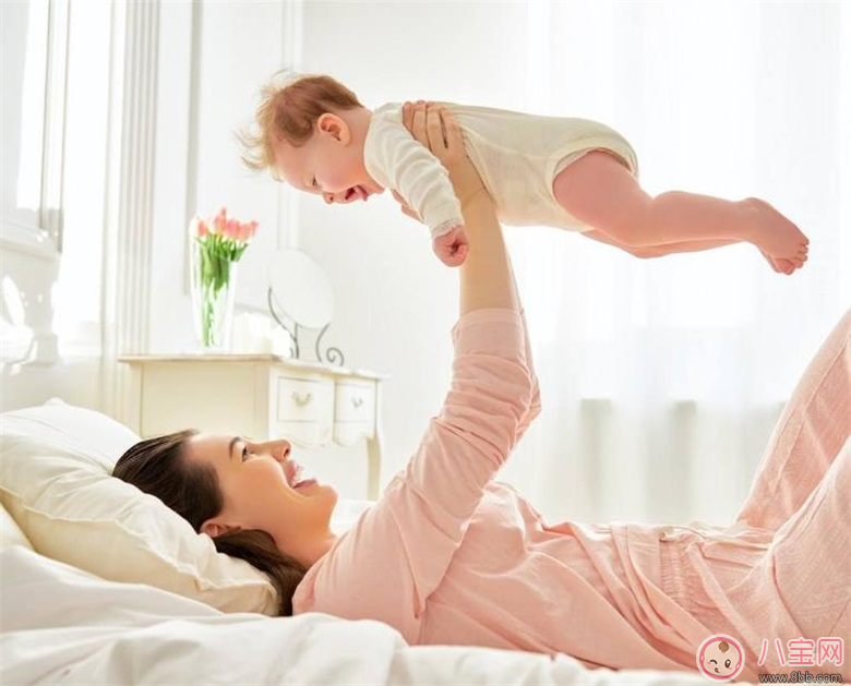 新生寶寶怎么抱 抱寶寶的正確姿勢(shì) 新生寶寶怎么抱 抱寶寶的正確姿勢(shì)