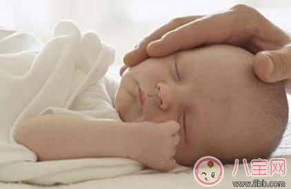 寶寶汗多是什么原因 身子虛會(huì)出汗多嗎 寶寶汗多是什么原因 身子虛會(huì)出汗多嗎