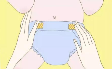 怎么給寶寶穿紙尿褲 紙尿褲穿法流程 怎么給寶寶穿紙尿褲 紙尿褲穿法流程