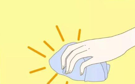 怎么給寶寶穿紙尿褲 紙尿褲穿法流程 怎么給寶寶穿紙尿褲 紙尿褲穿法流程