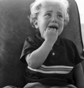 危險！電影院座椅會“吃”小孩 家長應(yīng)抱著孩子觀影