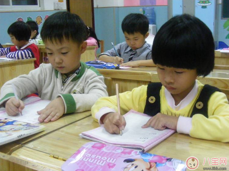 孩子字跡太難看怎么辦 教孩子寫(xiě)一手好看的字的方法 孩子字跡太難看怎么辦 教孩子寫(xiě)一手好看的字的方法