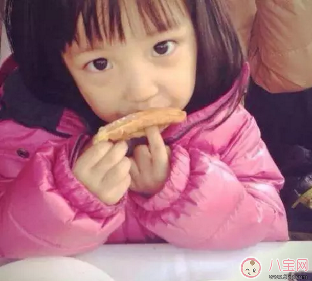 趙薇如何教育出乖巧小四月？趙薇的育兒經(jīng)是什么？