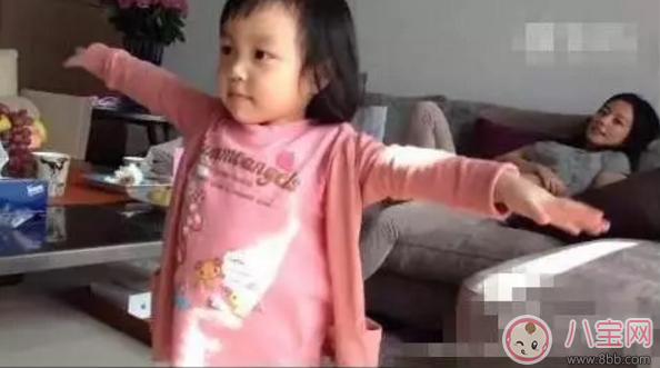 趙薇如何教育出乖巧小四月？趙薇的育兒經(jīng)是什么？