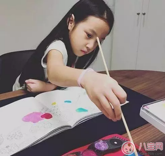 趙薇如何教育出乖巧小四月？趙薇的育兒經(jīng)是什么？