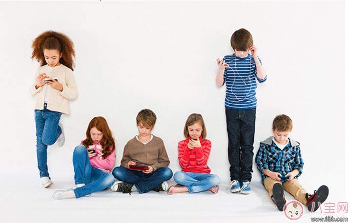 孩子沉迷手機(jī)延誤學(xué)業(yè)怎么辦 讓孩子遠(yuǎn)離手機(jī)的辦法 孩子沉迷手機(jī)延誤學(xué)業(yè)怎么辦 讓孩子遠(yuǎn)離手機(jī)的辦法
