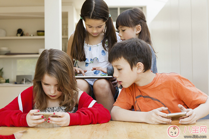 孩子沉迷手機(jī)延誤學(xué)業(yè)怎么辦 讓孩子遠(yuǎn)離手機(jī)的辦法 孩子沉迷手機(jī)延誤學(xué)業(yè)怎么辦 讓孩子遠(yuǎn)離手機(jī)的辦法
