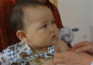 怎么讓孩子打針時(shí)不哭不鬧 孩子安安靜靜打針方法