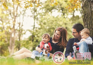 劉國(guó)梁教女兒高爾夫獲世界亞軍！父母如何成為孩子的榜樣