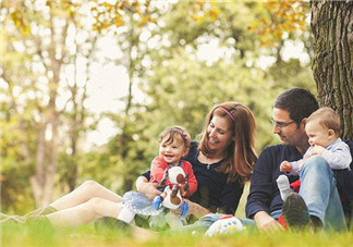 劉國梁教女兒高爾夫獲世界亞軍！父母如何成為孩子的榜樣
