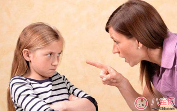 孩子經(jīng)常頂嘴很讓人惱火 不妨讓他說完