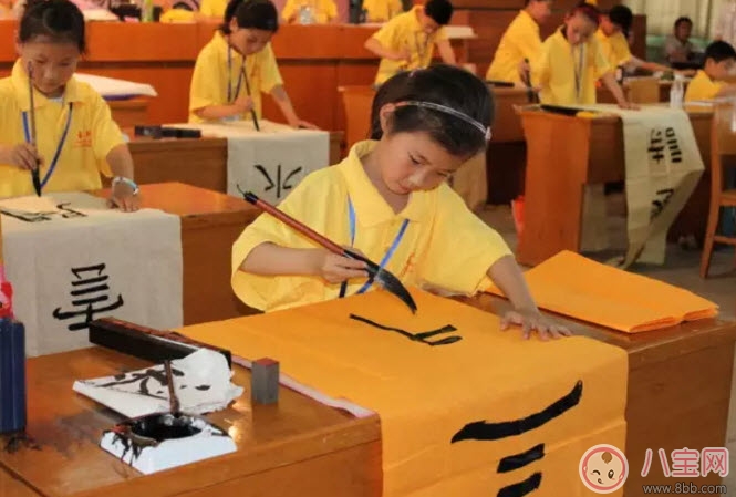 孩子學(xué)書法的最佳年齡 哪些明星的孩子在學(xué)書法