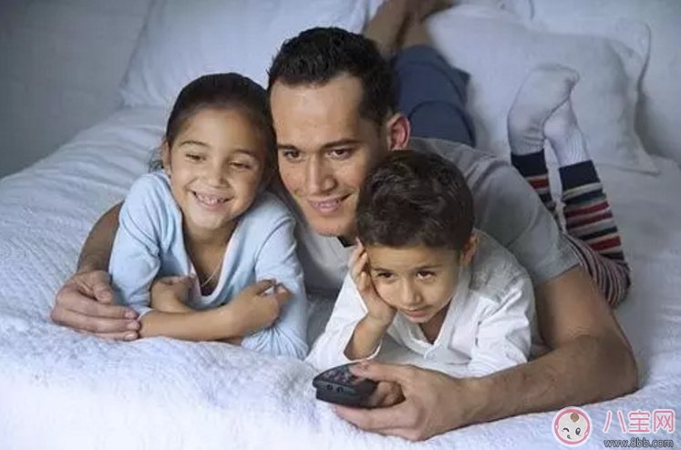 寶寶看電視的影響 如何規(guī)定寶寶看電視的時機 寶寶看電視的影響 如何規(guī)定寶寶看電視的時機