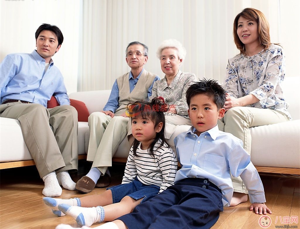 寶寶看電視的影響 如何規(guī)定寶寶看電視的時機 寶寶看電視的影響 如何規(guī)定寶寶看電視的時機