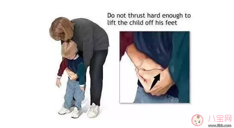 寶寶吃飯時爸爸的這個舉動 險些讓他送命！