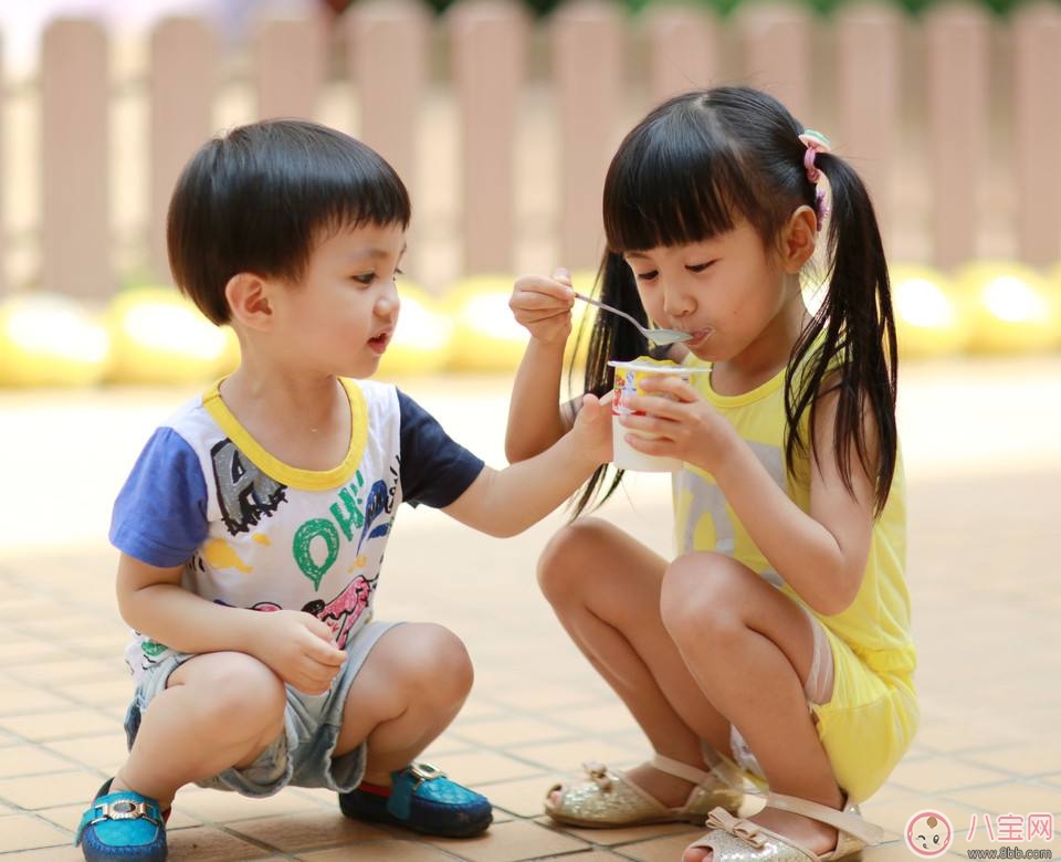 父母讓8歲姐給1歲弟洗澡 “洗”成一場(chǎng)大禍