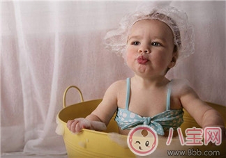 秋天天涼寶寶不愛洗澡怎么辦 秋天天涼寶寶不愛洗澡怎么辦