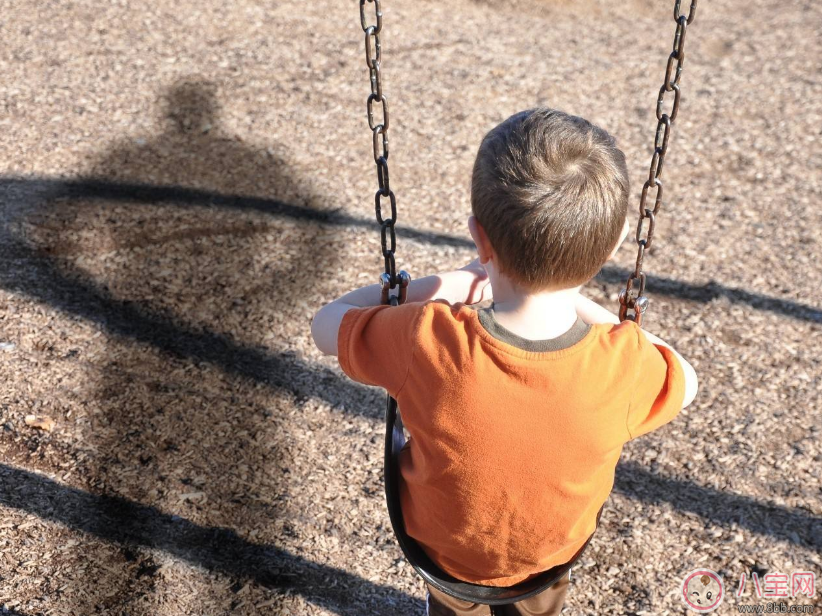 聽到孩子說臟話慌了 其實(shí)讓孩子不當(dāng)回事說臟話就會過去