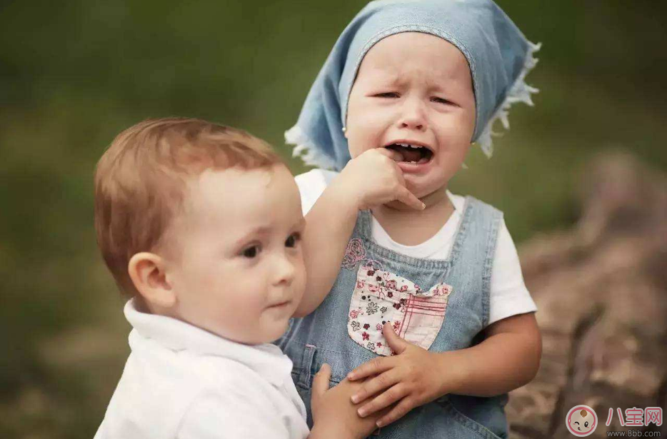 上學(xué)后就不愿意和別人交流 孩子社交能力差如何培養(yǎng)