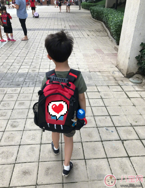 安吉上學(xué)了眼睛居然有點濕潤 安吉上學(xué)去的哪個學(xué)校