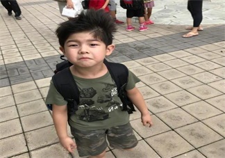 安吉上學了眼睛居然有點濕潤 安吉上學去的哪個學校