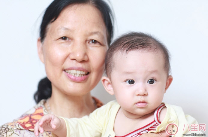 老人帶孩子好不好 老人帶娃說的這些話會(huì)毀了孩子 老人帶孩子好不好 老人帶娃說的這些話會(huì)毀了孩子