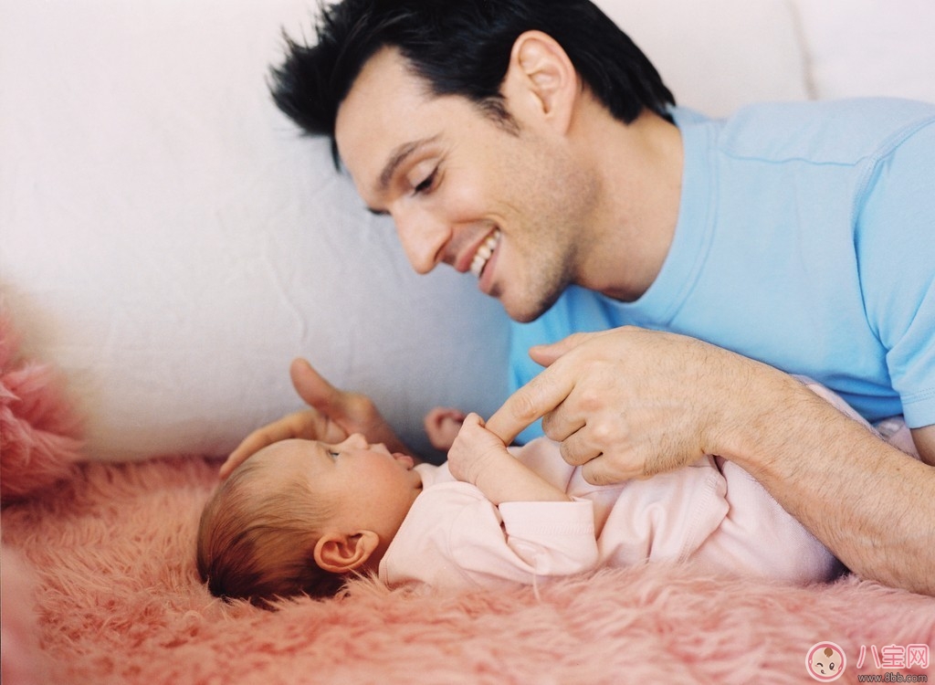 爸爸多和孩子互動(dòng)  正面影響多