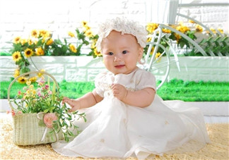 包貝爾罵哭女兒，只因她亂扔?xùn)|西！怎么管才好？