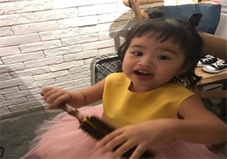 包文婧女兒餃子梳超可愛哪吒頭 超可愛哪吒頭怎么扎