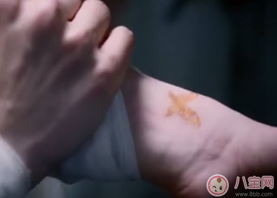 醉玲瓏卿塵是誰的的女兒 醉玲瓏鳳卿塵刺青怎么來的 醉玲瓏卿塵是誰的的女兒 醉玲瓏鳳卿塵刺青怎么來的