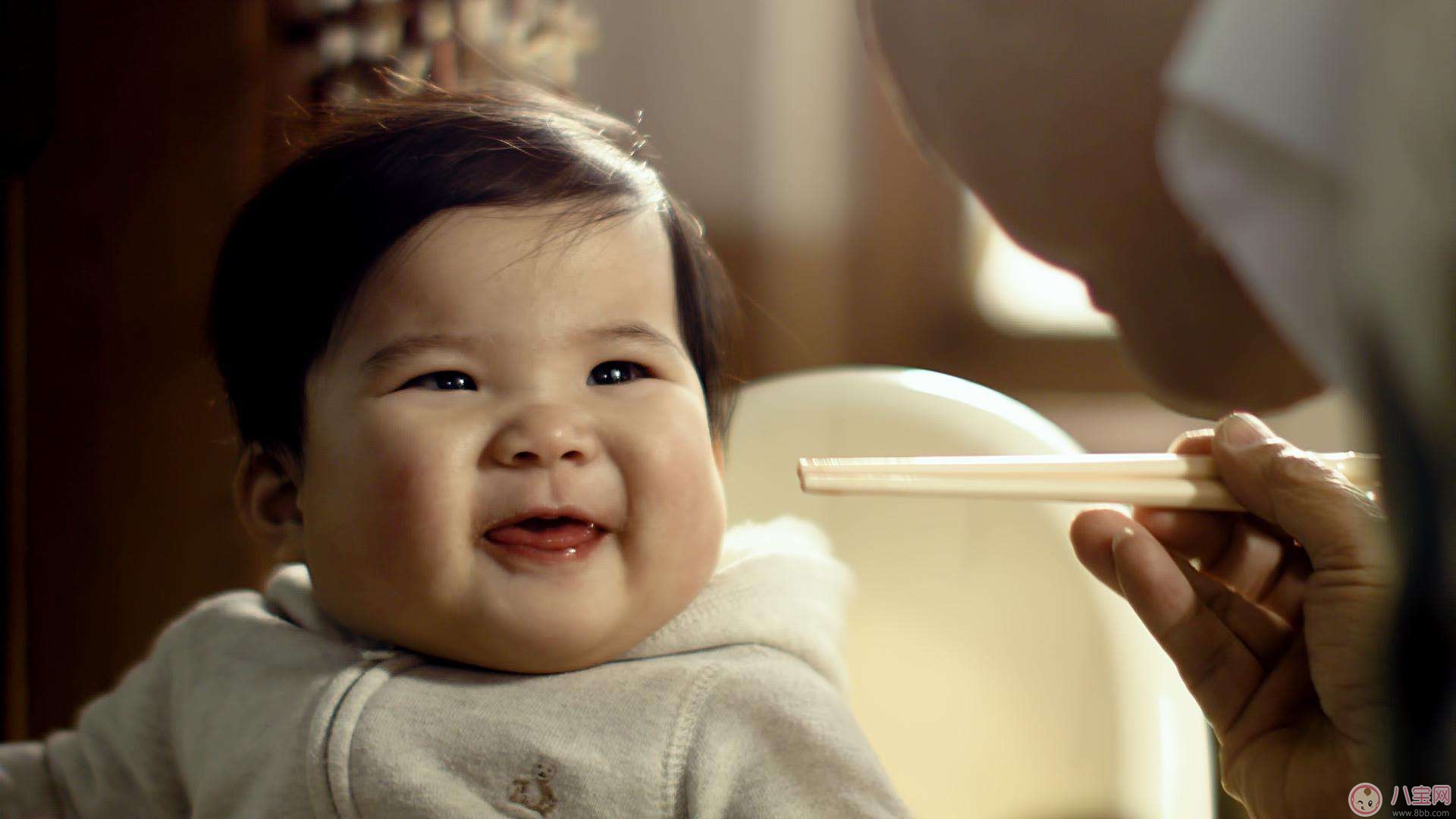 如何訓(xùn)練寶寶用筷子 寶寶用筷子有技巧 如何訓(xùn)練寶寶用筷子 寶寶用筷子有技巧