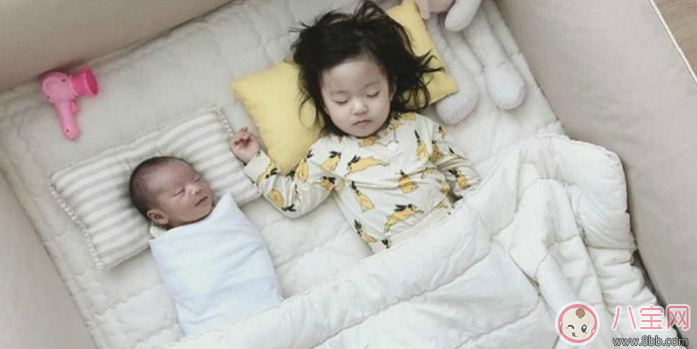 親子故事 記錄下兩個寶寶成長的瞬間 親子故事 記錄下兩個寶寶成長的瞬間