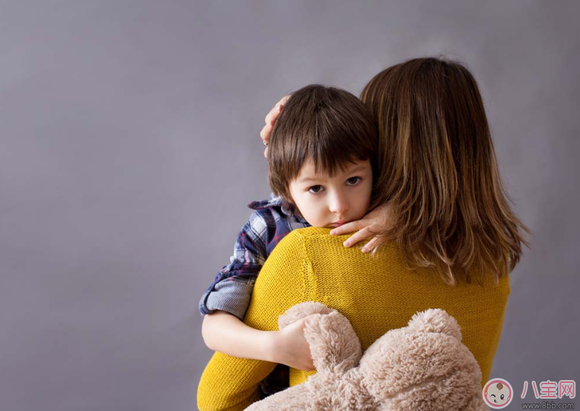 這種情況竟然是寶寶自卑的表現(xiàn) 孩子自卑如何讓他大方