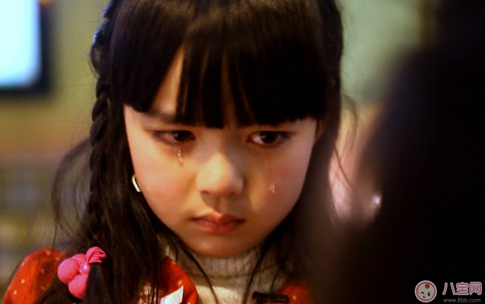 這種情況竟然是寶寶自卑的表現(xiàn) 孩子自卑如何讓他大方