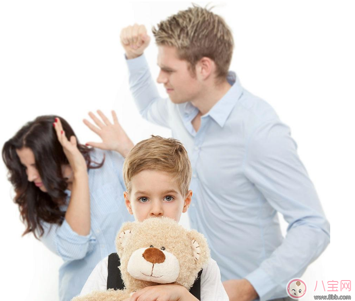 父母這些行為在潛移默化中影響著孩子 生活中這些細節(jié)要注意 父母這些行為在潛移默化中影響著孩子 生活中這些細節(jié)要注意