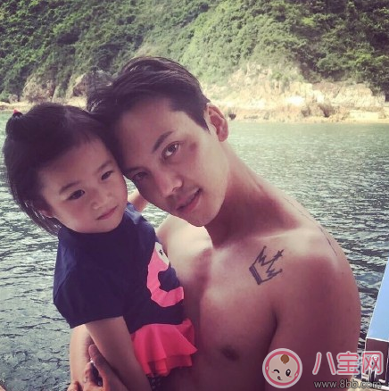 親子博主陳偉霆瘋狂曬娃 自稱霸霸與外甥度假 親子博主陳偉霆瘋狂曬娃 自稱霸霸與外甥度假