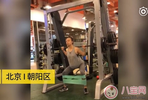 9個(gè)月孕媽舉杠鈴做深蹲 孕晚期能做哪些運(yùn)動(dòng) 9個(gè)月孕媽舉杠鈴做深蹲 孕晚期能做哪些運(yùn)動(dòng)