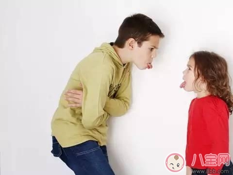 家里孩子之間吵架如何處理 怎么教會(huì)孩子和睦相處 家里孩子之間吵架如何處理 怎么教會(huì)孩子和睦相處