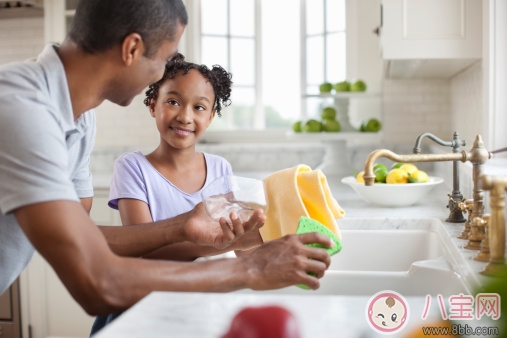 讓孩子學(xué)會(huì)做家務(wù) 好處多還益智 讓孩子學(xué)會(huì)做家務(wù) 好處多還益智