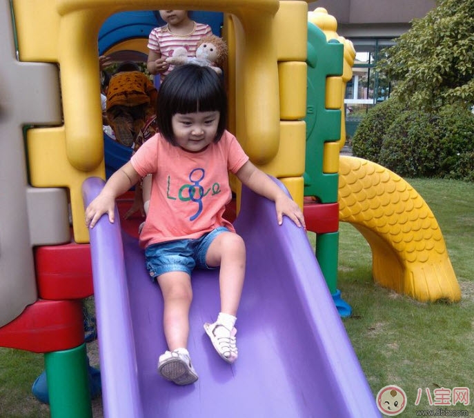 女孩富養(yǎng)的真正含義 女孩富養(yǎng)與窮養(yǎng)的區(qū)別 女孩富養(yǎng)的真正含義 女孩富養(yǎng)與窮養(yǎng)的區(qū)別