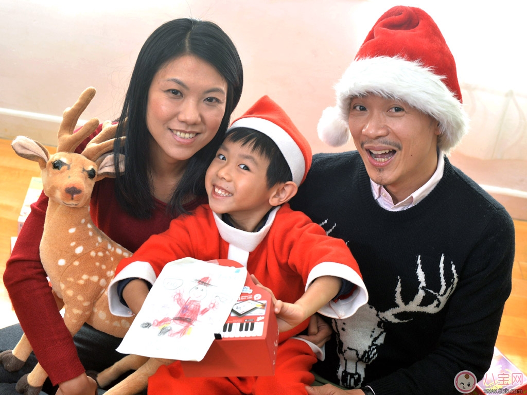 甜馨懂事有氣質(zhì) 李小璐育兒觀念有妙招