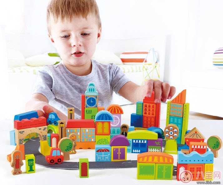 寶寶積木玩具怎么挑選 給寶寶買積木哪種好(寶寶積木4大類)