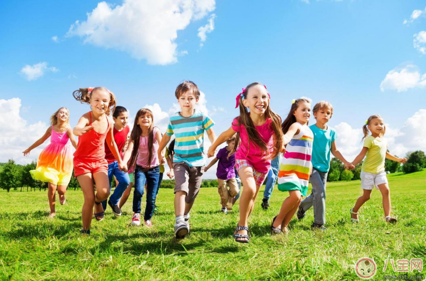 蔣勤勤兒子獨(dú)自參加夏令營(yíng) 孩子參加夏令營(yíng)需要準(zhǔn)備什么